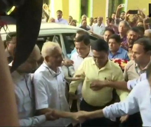 పారిక‌ర్ బెడ్‌రూమ్‌లో రాఫేల్ ద‌స్తావేజులు