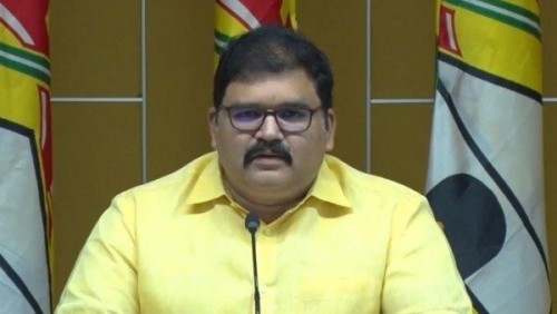 టీడీపీ నేత పట్టాభిని కోర్టు కు తరలించిన పోలీసులు