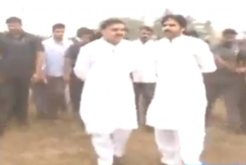 సెజ్ భూములను పరిశీలిస్తున్న జనసేనాని పవన్ కల్యాణ్