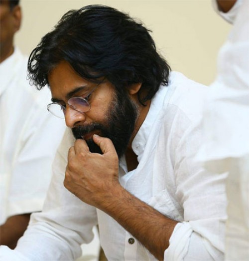 కాసేపట్లో రాజమండ్రి బీవీఆర్‌ ఫంక్షన్‌హాల్‌లో అర్చకులతో పవన్‌ సమావేశం