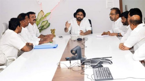 కృష్ణా,పగో జిల్లాల నేతలతో పవన్ సమావేశం