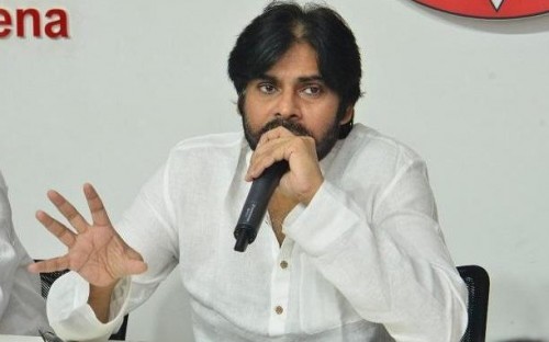 ప్రత్యేకహోదా నిరసన నేతలకు మద్దతు తెలిపిన పవన్