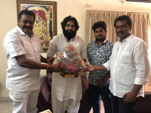 పవన్ తో భేటీ అయిన ఆపార్టీ ఎకైక ఎమ్మెల్యే