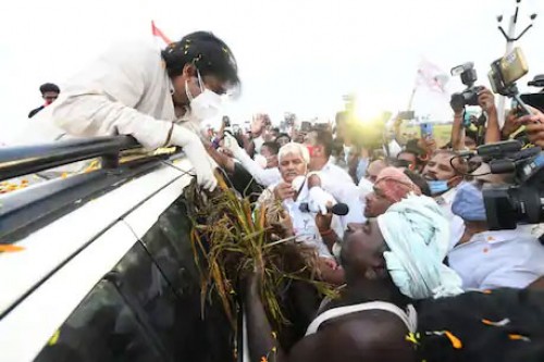 శ్రీకాళహస్తిలో పవన్ కళ్యాణ్ పర్యటనలో ఉద్రిక్తత