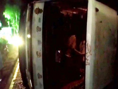 పెళ్లి బస్సు బోల్తా 