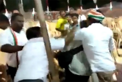 ఫోటో జర్నలిస్టును కొట్టిన కాంగ్రెస్ కార్యకర్తలు 