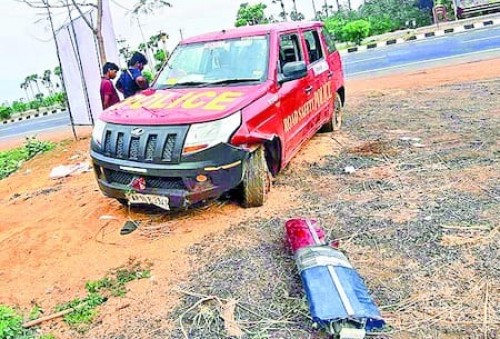 పోలీసులకే పిచ్చెక్కించాడు..