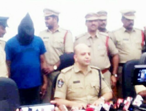 జంట హత్యల కేసును చేధించిన పోలీసులు