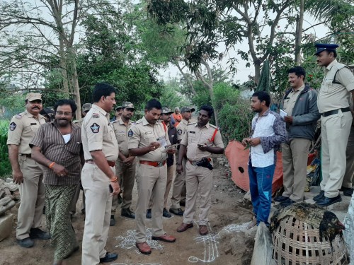 అవనిగడ్డ లంకమ్మమాన్యం లో పోలీసుల కార్డాన్ సెర్చ్...