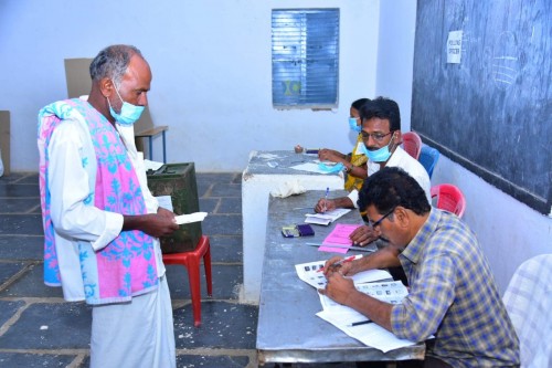 ఏపీలో కొనసాగుతున్న నాలుగో విడత పోలింగ్