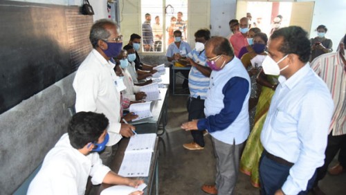 పోస్టల్‌ బ్యాలెట్లలో వైసీపీ హవా