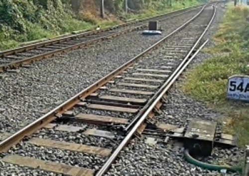 రైలుకిందపడి ఆత్మహత్య చేసుకున్న ప్రేమజంట