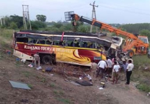 ప్రైవేటు బస్సు బోల్తా  