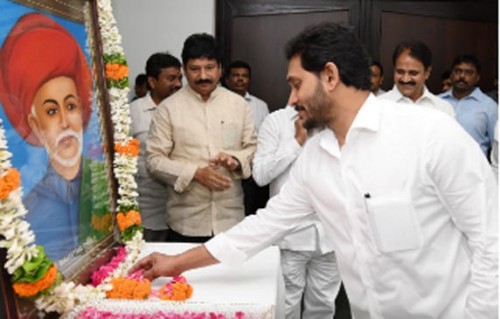 మహాత్మా ఫూలేకు జగన్ నివాళులు