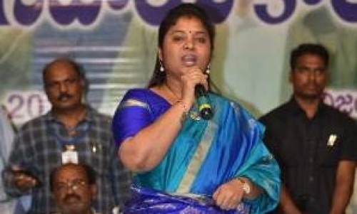 వైయస్సార్ వాహనమిత్ర పథకాన్ని ప్రారంభించిన  పుష్ప శ్రీవాణి