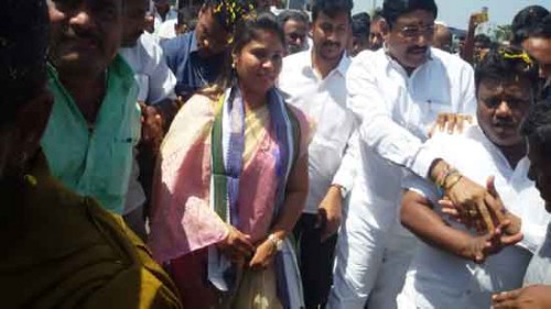 ఏపీ మంత్రి పుష్పశ్రీవాణికి తప్పిన ప్రమాదం