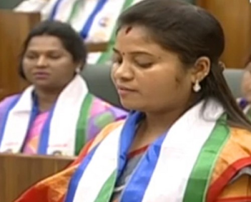 ఎమ్మెల్యేగా పాముల పుష్ప శ్రీవాణి ప్రమాణస్వీకారం