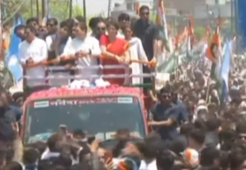 నామినేషన్‌ వేసేందుకు ర్యాలీగా బయల్దేరిన రాహుల్‌ గాంధీ