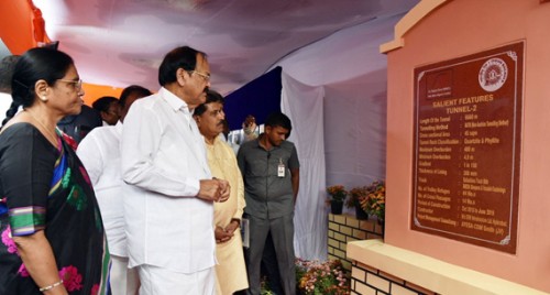 ప్రయాణీకులకు మరింత సౌకర్యవంతంగా రైలు సేవలు 