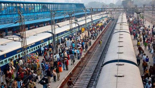 రైల్వేలో భారీగా ఉద్యోగులకు ఉద్వాసన 