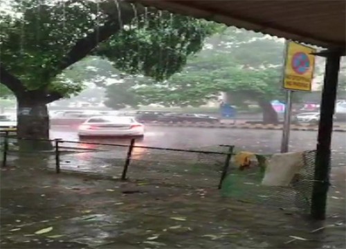 దేశ రాజధానిలో భారీ వర్షం