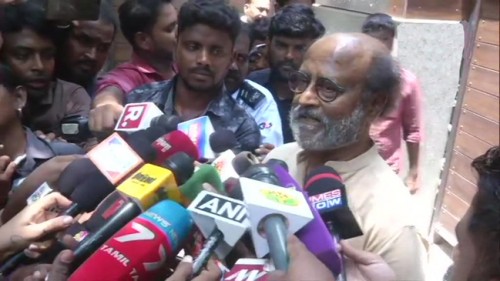 ఛరిష్మా ఉన్న నేత మోడీ : రజనీకాంత్‌ 