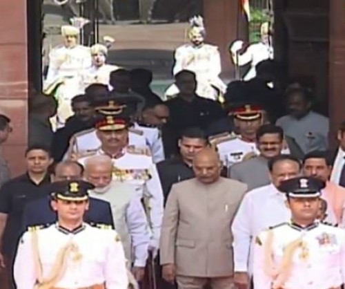 పార్లమెంటుకు చేరిన రాష్ట్రపతి రామ్‌నాథ్‌ కోవింద్‌ 