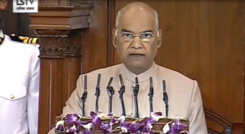 ఉభయ సభలనుద్దేశించి ప్రసంగిస్తున్న రాష్ట్రపతి 