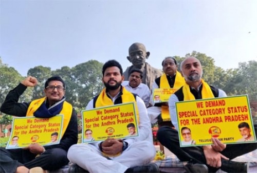 పార్లమెంటులో దీక్ష విరమించిన రామ్మోహన్ నాయుడు