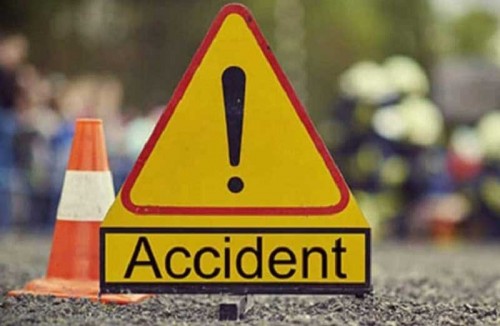 బెంజ్ సర్కిల్ జ్యోతి మహాల్ వద్ద రోడ్డు ప్రమాదం