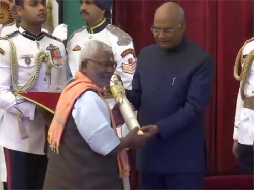 రాష్ట్రపతి భవన్‌లో  పద్మ అవార్డుల ప్రదానం