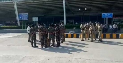 రేణిగుంట ఎయిర్‌పోర్ట్‌ వద్ద ఉద్రిక్తత