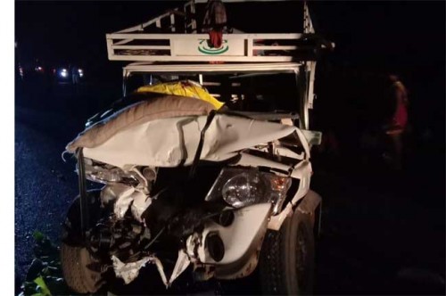 రెండు వ్యాన్‌లు ఢీకొని ఐదుగురు మృతి