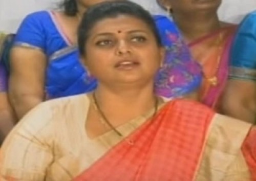 తెలంగాణలో టీడీపీని కాపాడుకోలేక పోయారు: రోజా