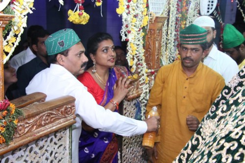 కసుమూరు దర్గాలో ఏపీఐఐసీ చైర్మన్ రోజా