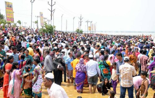 స్వర్ణాల చెరువులో ఘనంగా ప్రారంభమైన రొట్టెలపండుగ
