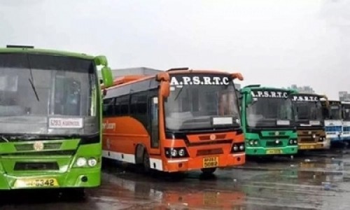 ఏపీలో ప్రైవేట్ ట్రావెల్స్ కు వ్యతిరేకంగా ఆర్టీసీ కార్మికుల ర్యాలీ