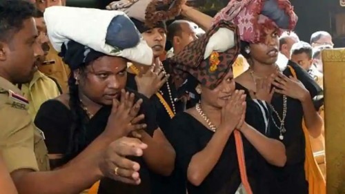 శ‌బ‌రిమ‌ల అయ్య‌ప్ప‌ను ద‌ర్శించుకున్న ట్రాన్స్‌జెండ‌ర్లు