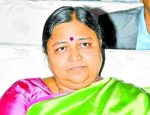 తొలిసారి ఆడబిడ్డకు అవకాశం