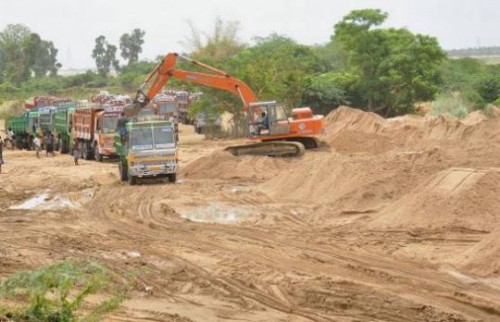 రాజంపేట లో రెచ్చిపోయిన ఇసుక మాఫియా