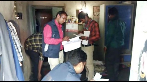 సత్యంబాబును విచారిస్తున్న సీబీఐ అధికారులు