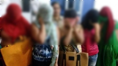 మసాజ్ సెంటర్ ముసుగులో వ్యభిచారం