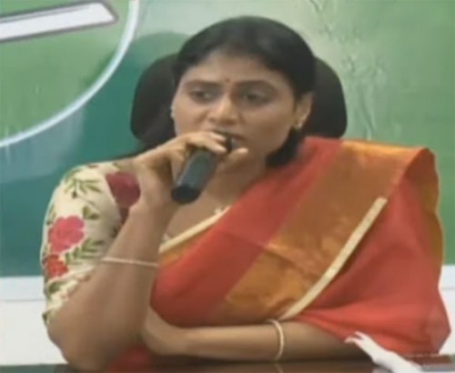 చంద్రబాబు ప్రతి ఇంటికి లక్షా 25వేలు బాకీ పడ్డారు: షర్మిల