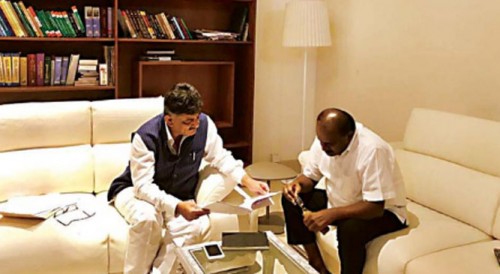 శివకుమార్‌తో కుమారస్వామి భేటీ