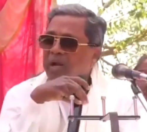 విభూది పెట్టుకునే వారంటే భయం : సిద్ధరామయ్య 