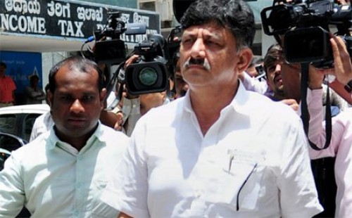 శివకుమార్ కుటుంబానికి మరో షాక్ ఇచ్చిన ఐటీ అధికారులు