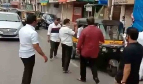 రెచ్చిపోయిన శివసేన కార్యకర్తలు.. 