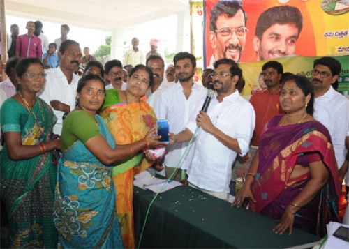 జన్మభూమి-మా ఊరు కార్యక్రమంలో పాల్గొన్న సోమిరెడ్డి చంద్రమోహన్ రెడ్డి