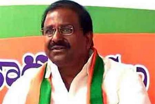 రాజకీయ నాయకులపై ఐటీ లాంటి సంస్థలు నిఘా పెట్టాలి: సోము వీర్రాజు