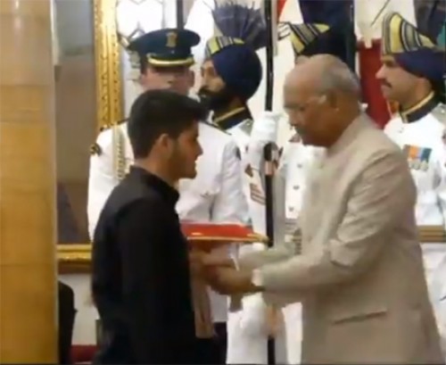 క‌శ్మీర్ యువ‌కుడికి శౌర్య చ‌క్ర‌